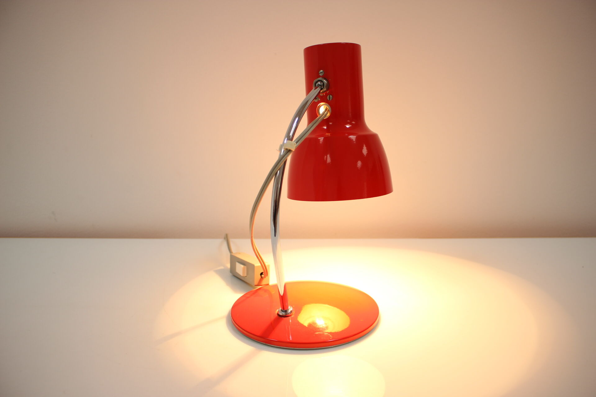 Mid-Century red table lamp / Napako, 1970's