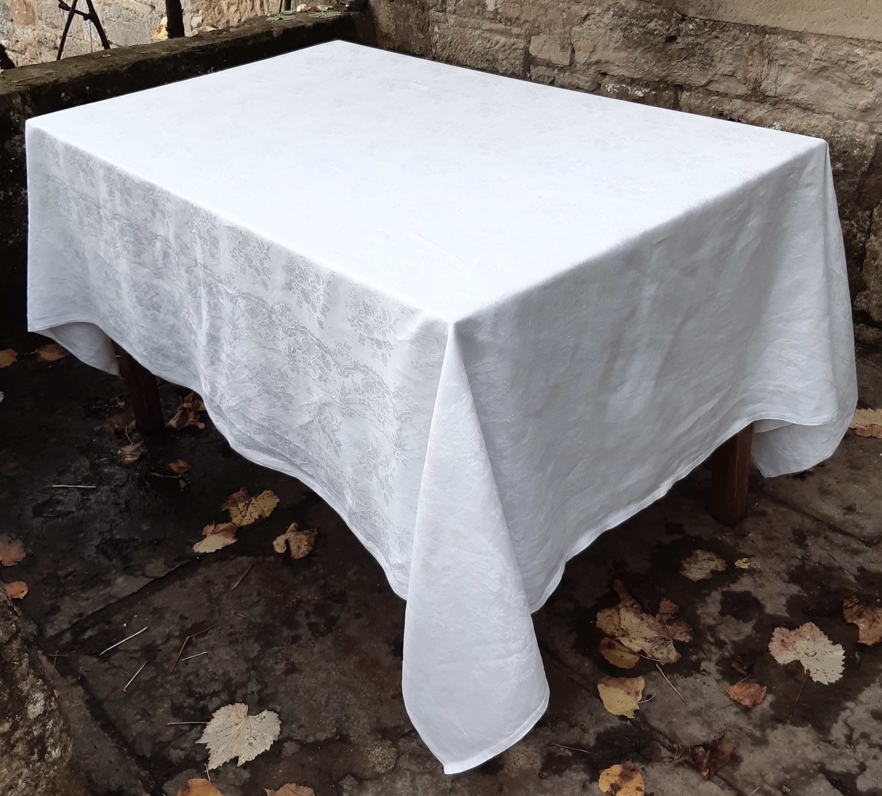 Old damask tablecloth with floral decorations 1.73 x 2.15 m