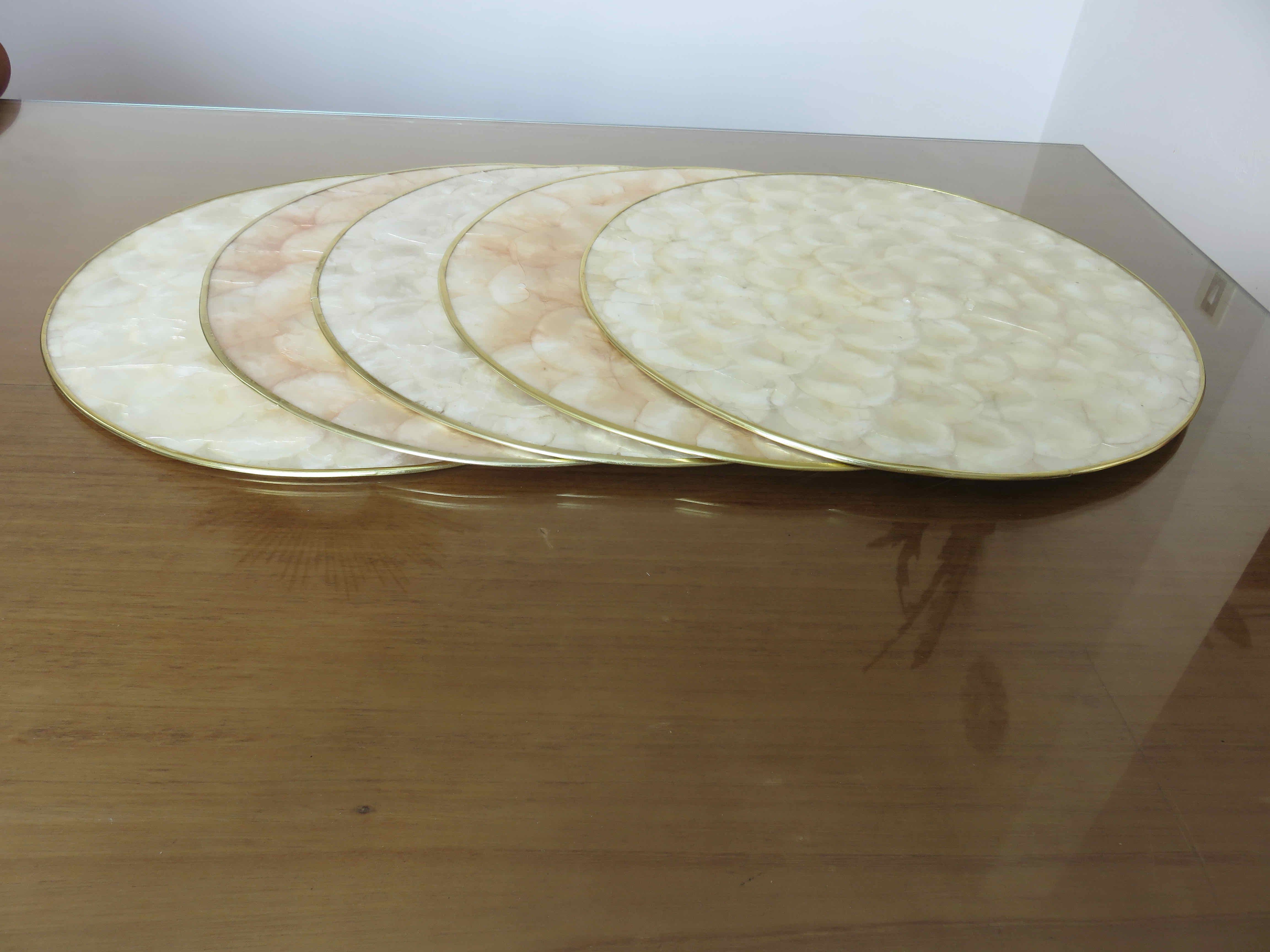 Set of 5 under-plates in mother-of-pearl and brass 70s