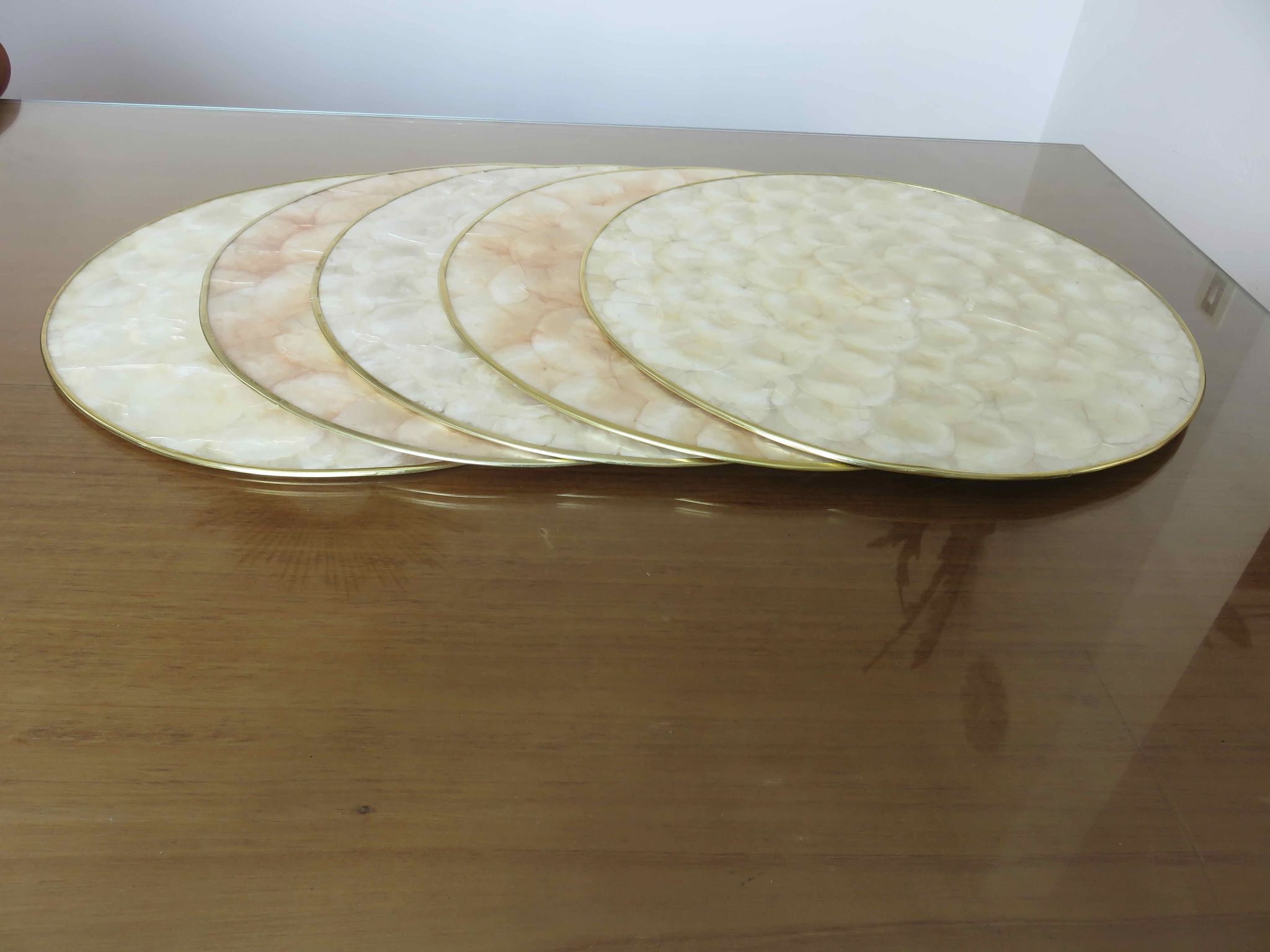 Set of 5 under-plates in mother-of-pearl and brass 70s