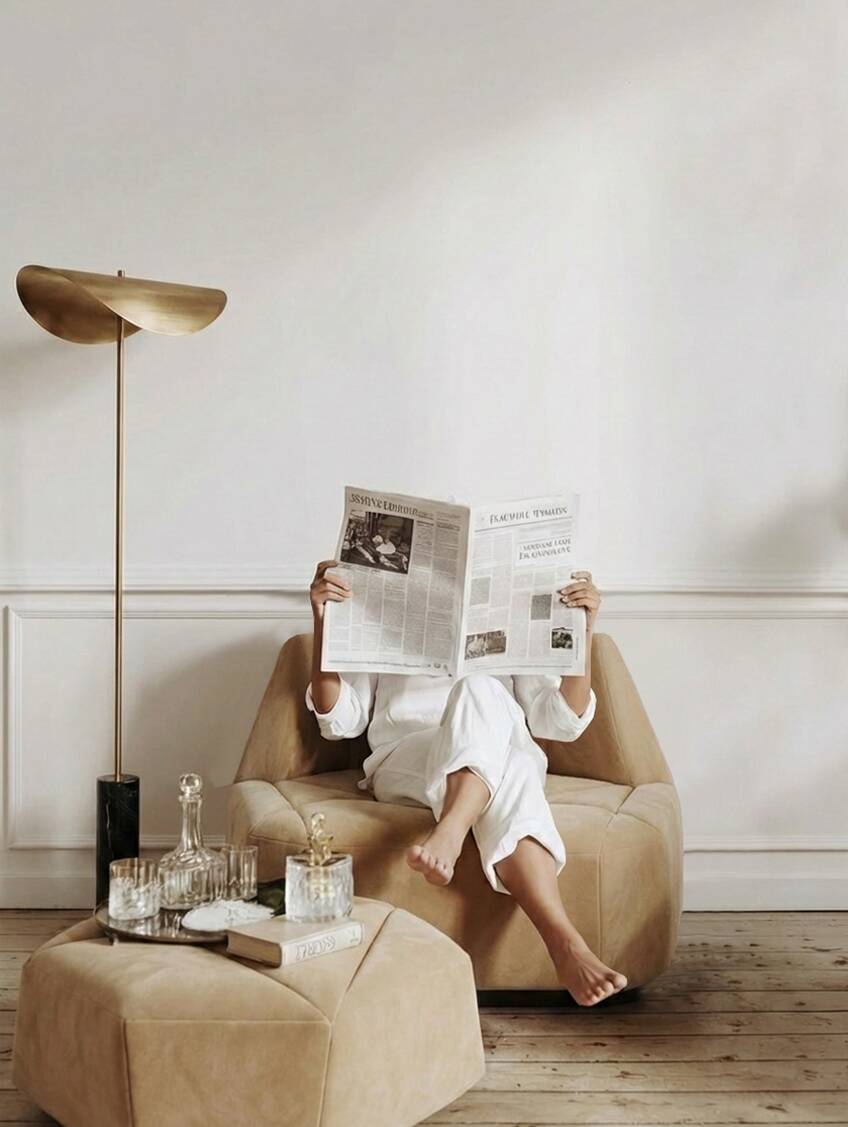 Contemporary swivel armchair