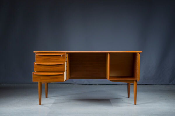 Teck de bureau moderne danois du milieu du siècle par Svend Madsen pour Falster, années 1970