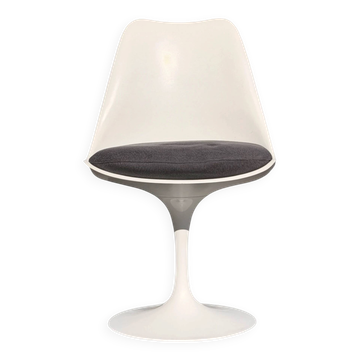Eero Saarinen Tulip chair Knoll, aluminium base, blue cushion