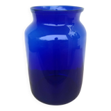 Vase en verre bleu nuit
