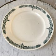 Plat rond Terre de Fer Longchamp milieu XIXème
