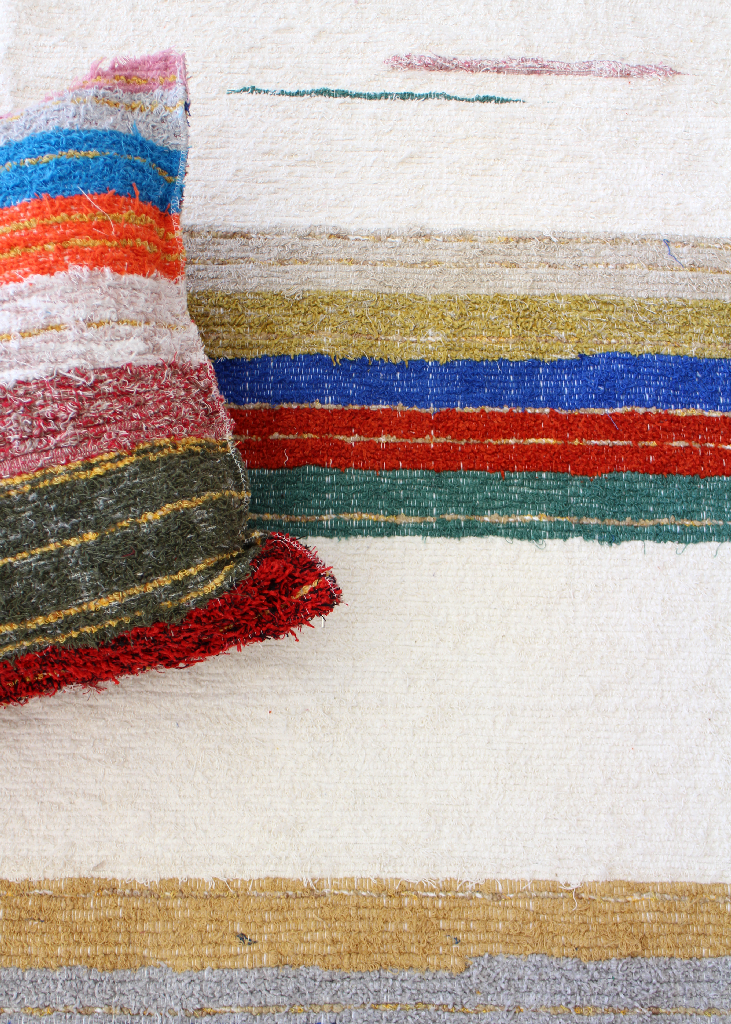 Hand-woven handmade rug - 140 x 200 cm - multicolor & white