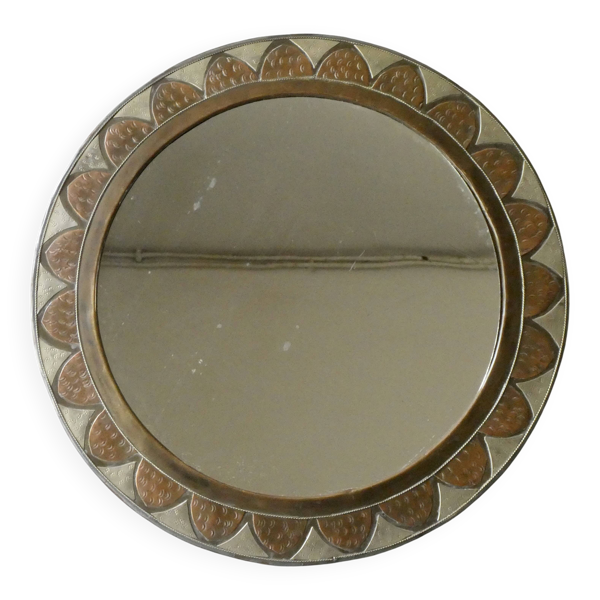 Grand miroir rond marocain en laiton rt cuivre ciselé, années 70-80