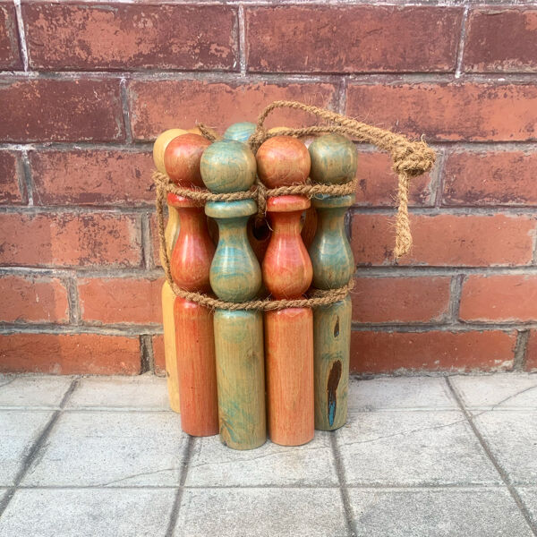 Jeu de quilles ancien en bois coloré