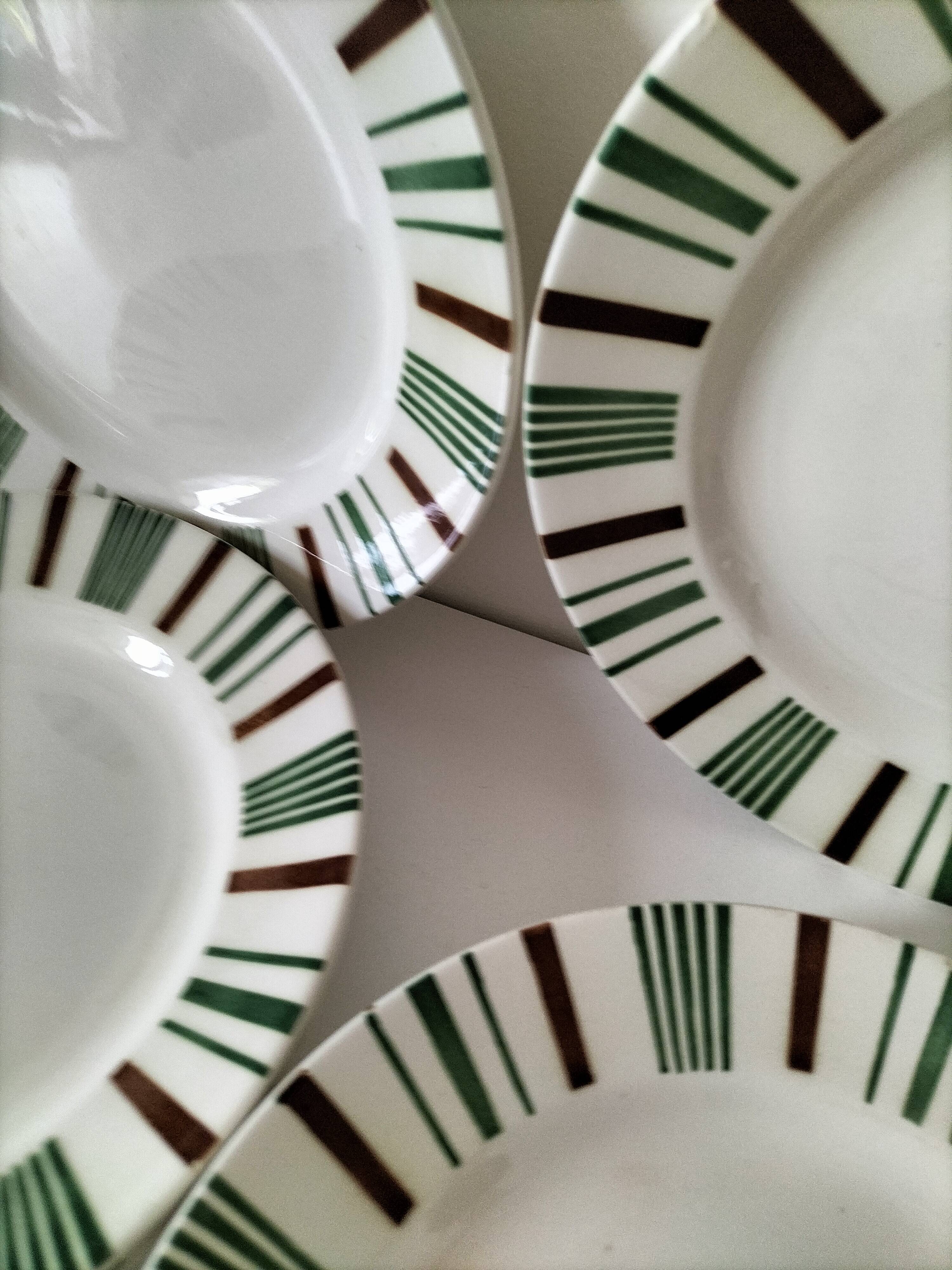 8 vintage flat plates Sarreguemines Digoin model 5329