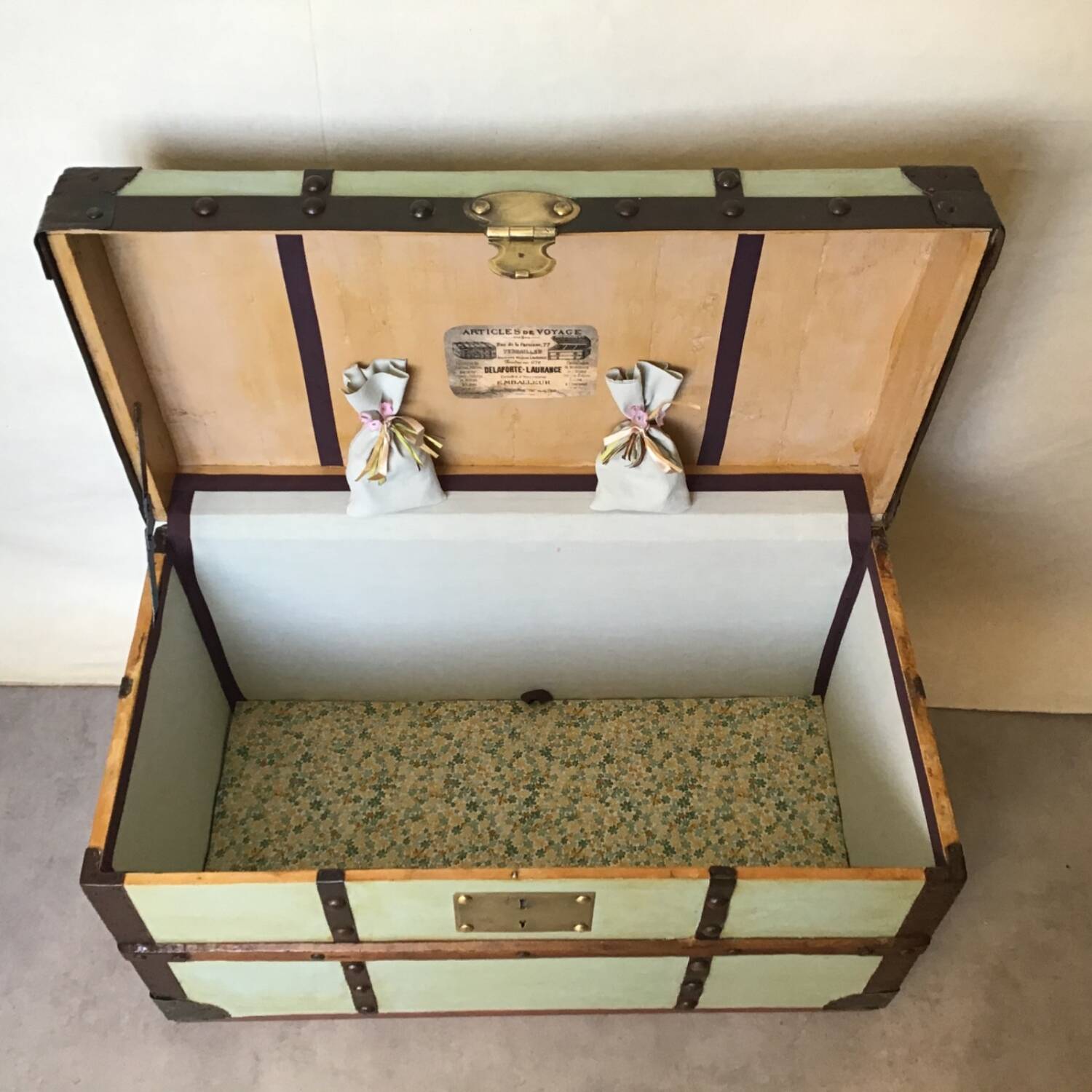 Rare old trunk Small size mail