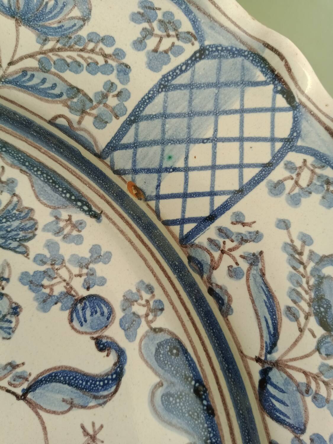 Decorative earthenware dish