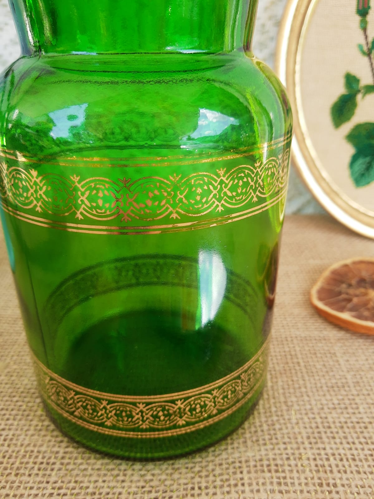 Apothecary green glass jar with gilding -vintage
