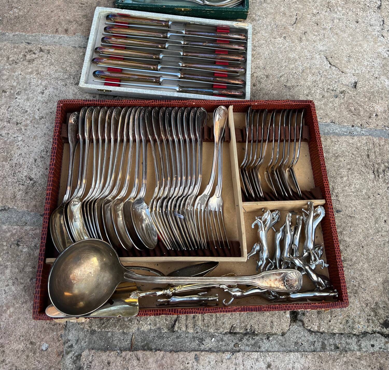 Silver cutlery set