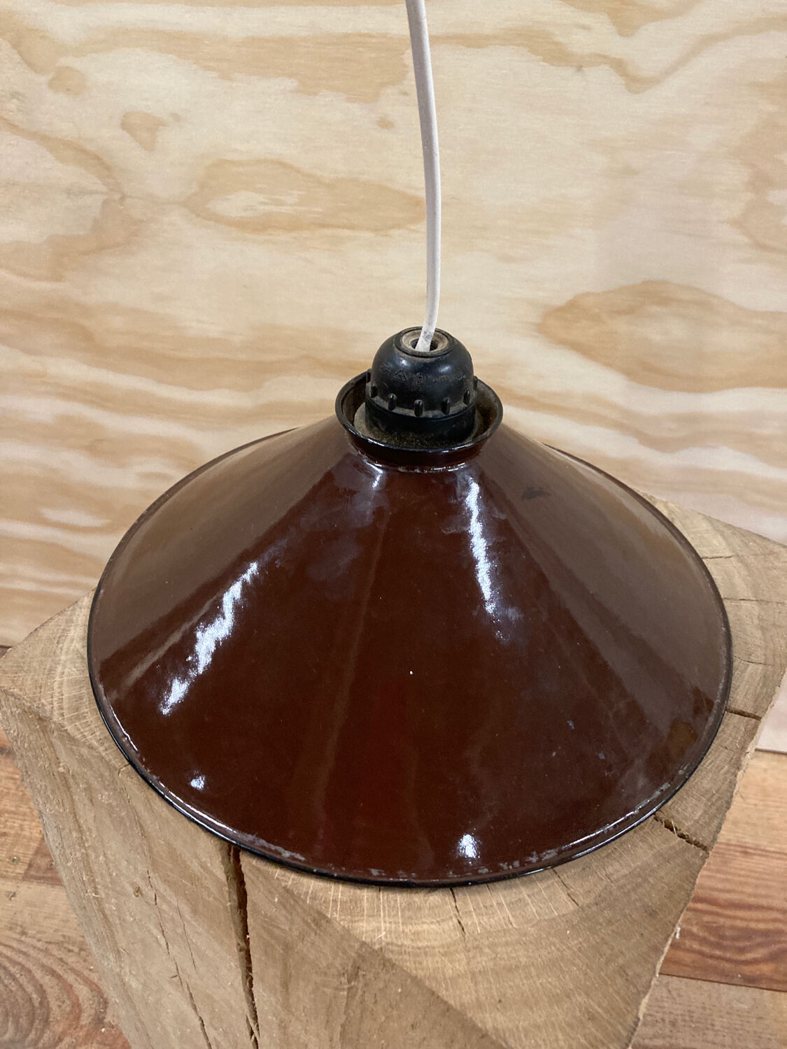 Industrial pendant light in brown and white enameled sheet metal