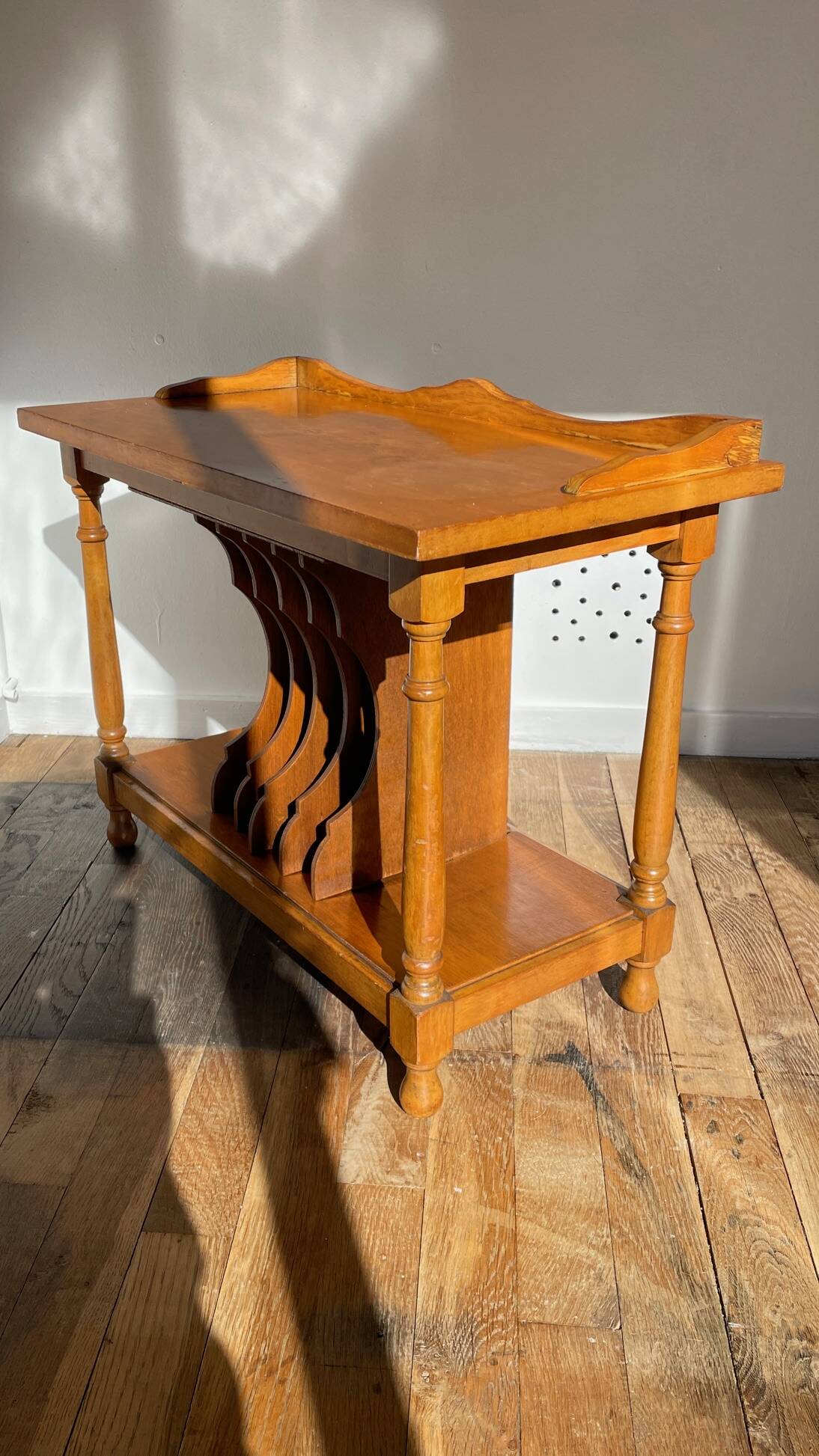 Geometric vintage record player furniture