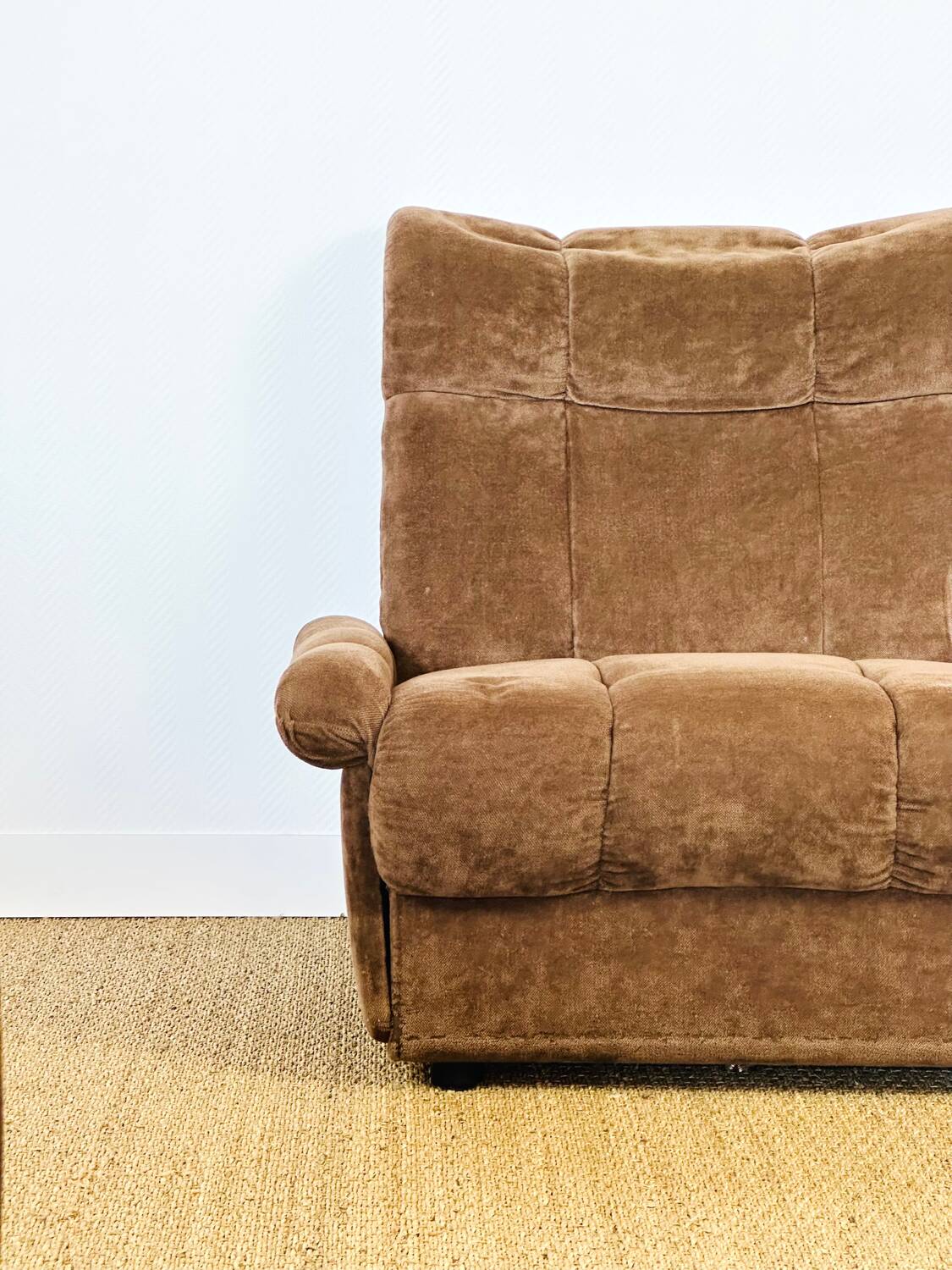 2 vintage velvet armchairs from the 1960s