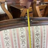 Antique Louis XVI style daybed in carved wood and patterned fabric