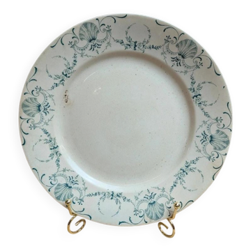 Assiette plate en terre de fer Lunéville – Modèle Guirlande – Ancienne