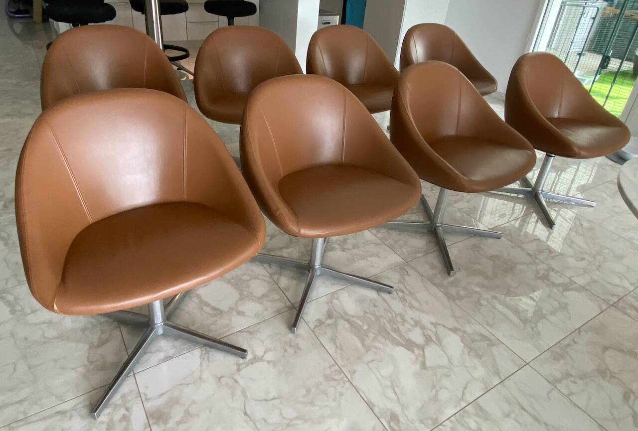 Set of 8 Italian design swivel chairs in cognac leather.