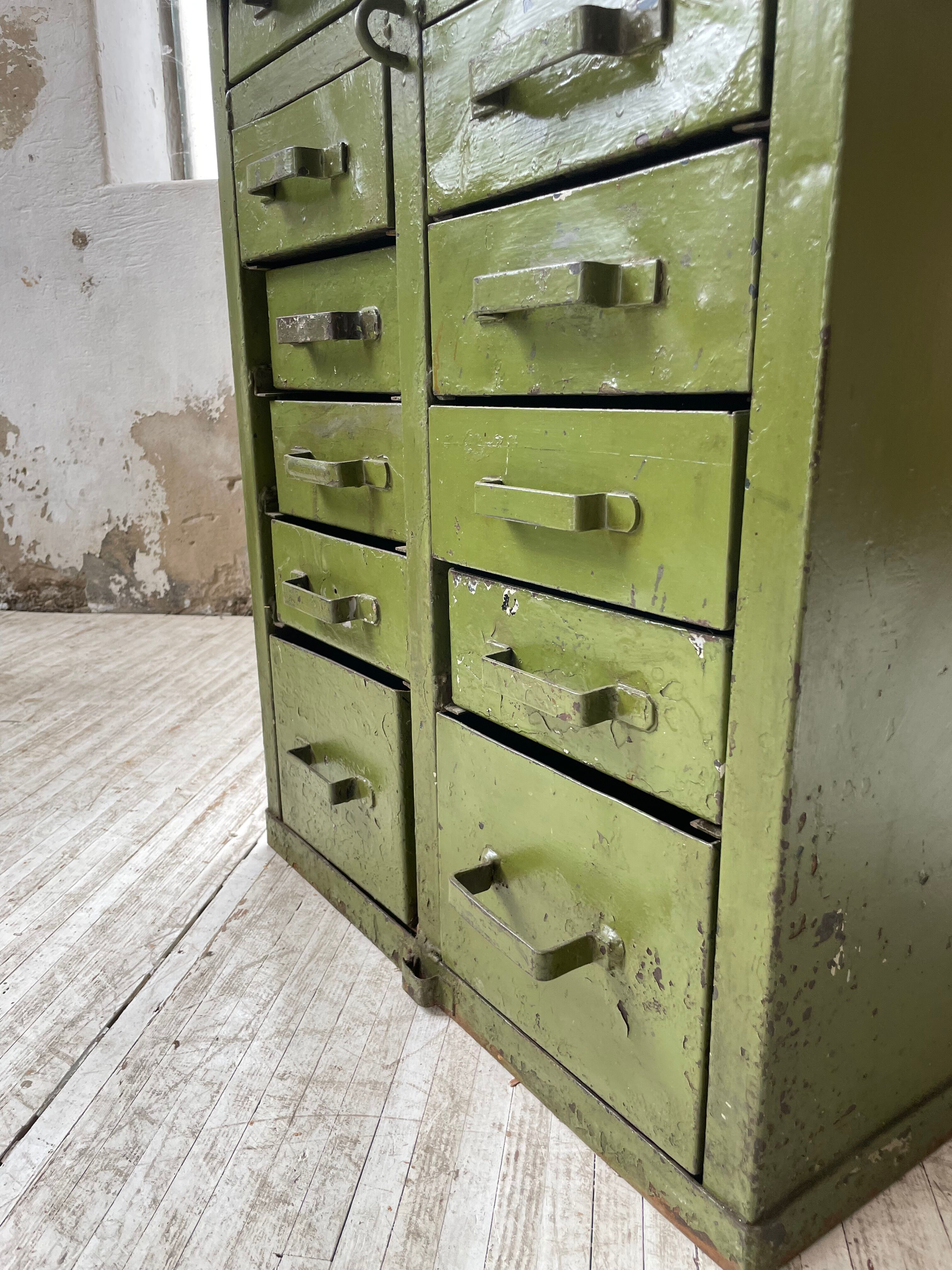 Meuble établi rangement militaire industriel vert