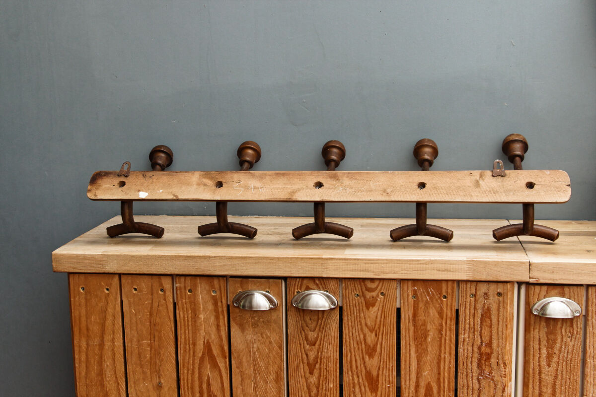 Wall-mounted coat rack, curved wood