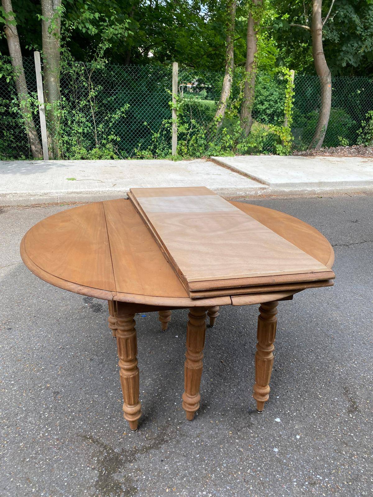 Louis Philippe round extendable dining table refurbished 215cm