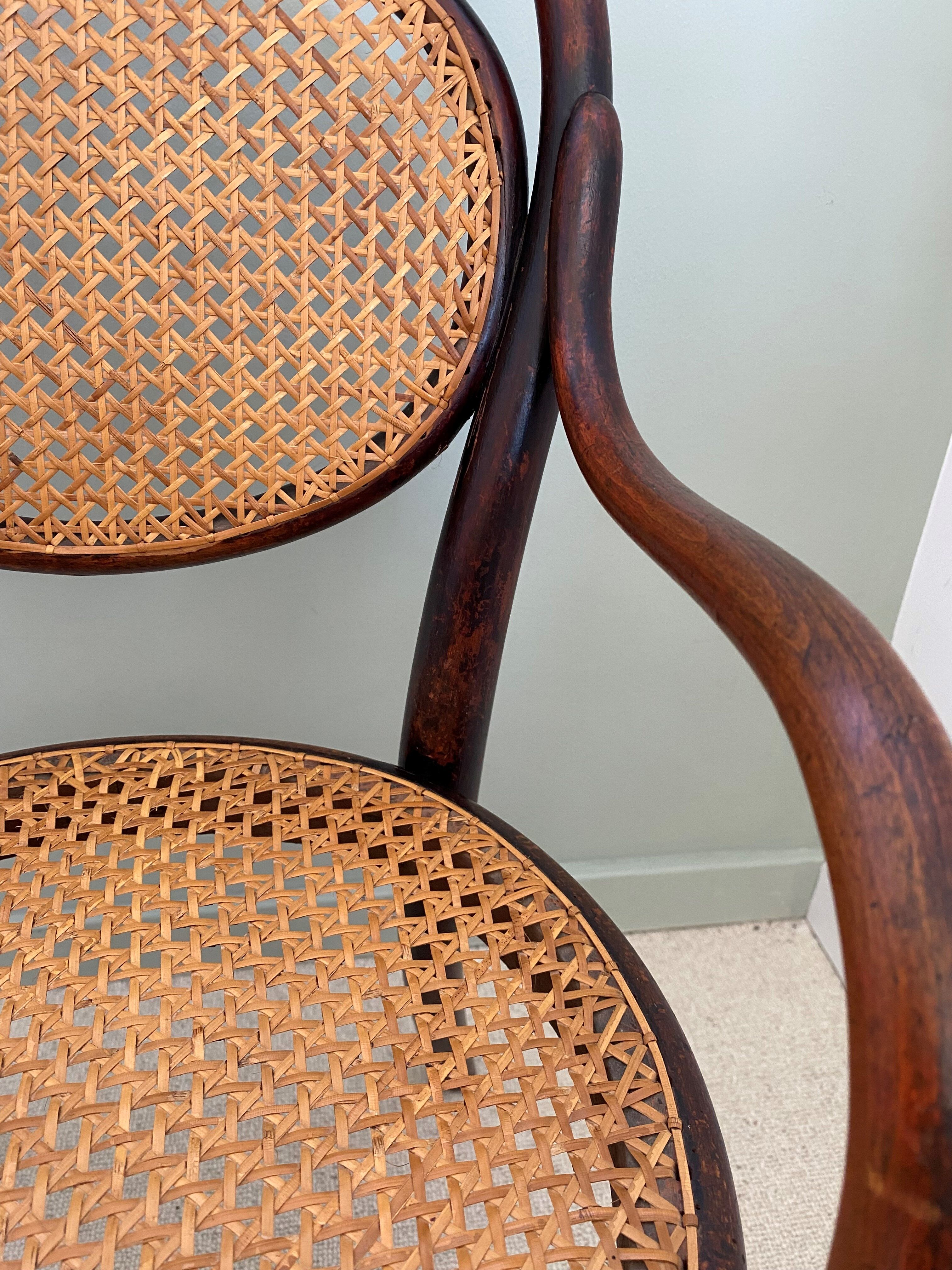 Fauteuil enfant Thonet en cannage vintage