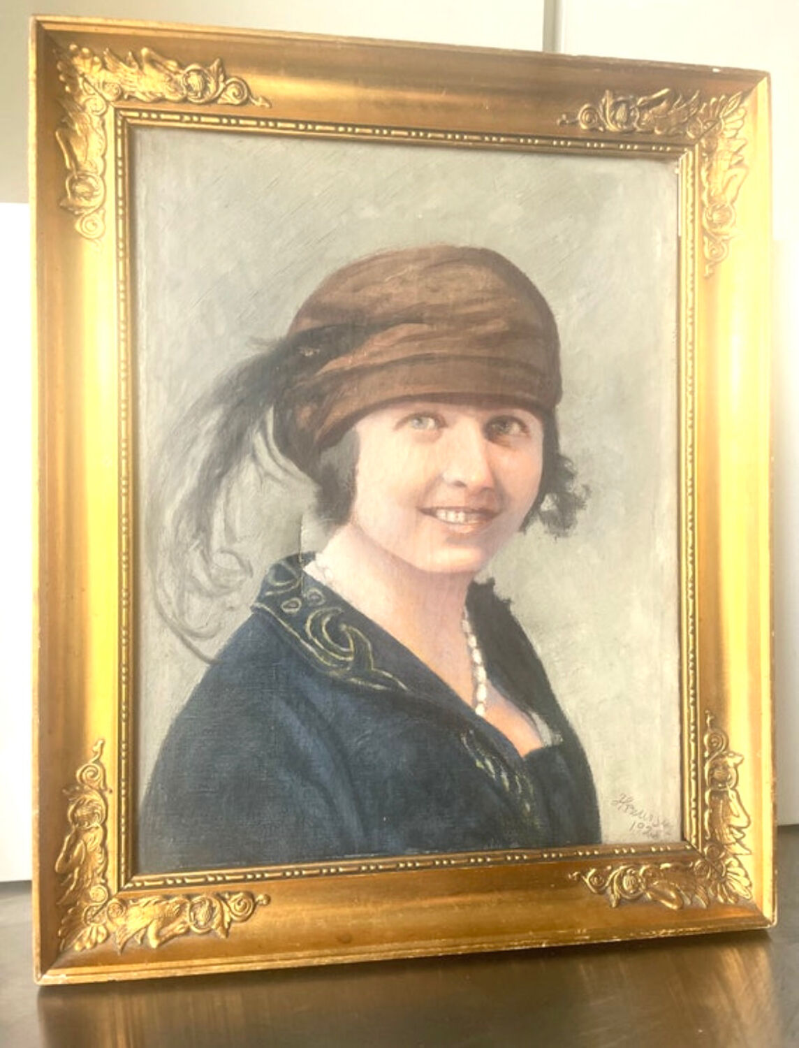 Portrait of a lady oil on canvas With Wooden gilded  frame signed 1928