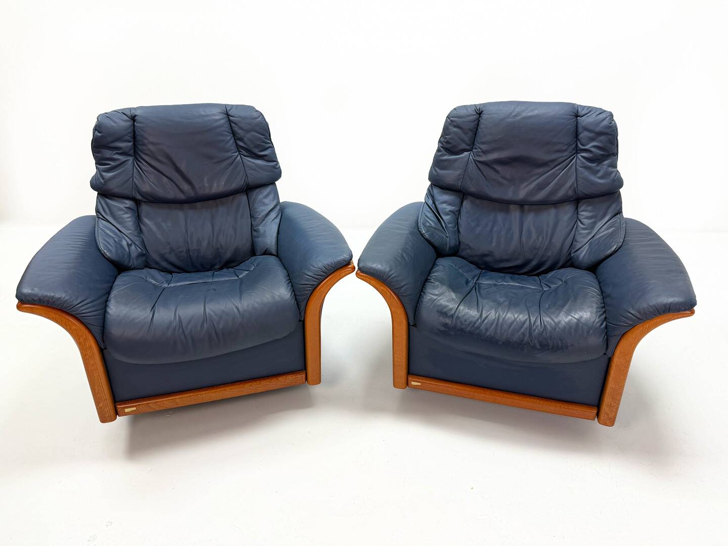 Ekornes Stressless — Pair of Adjustable Swivel Armchairs — Blue Leather