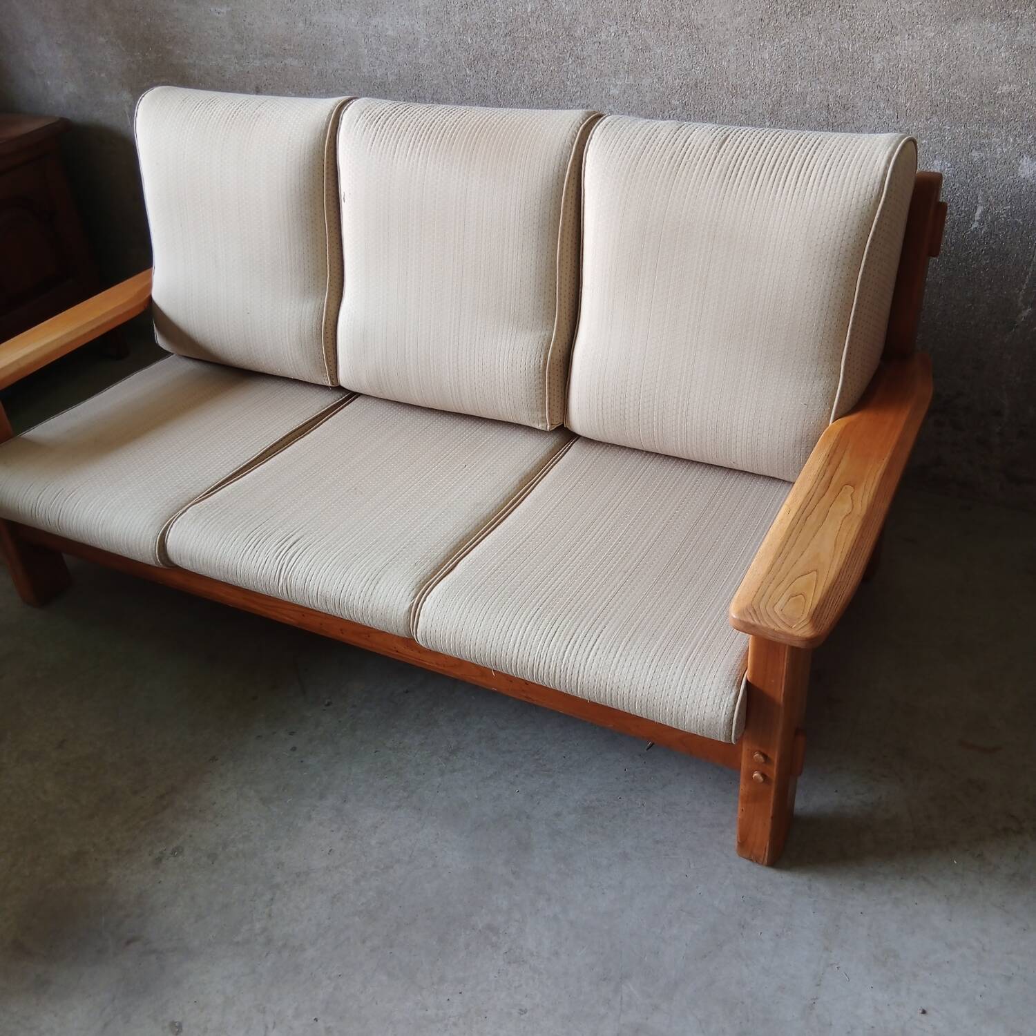 Three-seater canapé from the 1950s in elm.