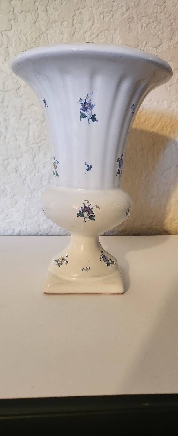Moustier vase
