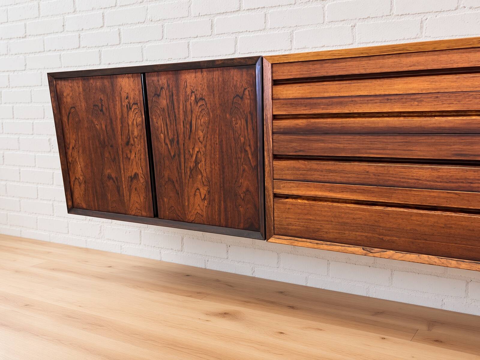Buffet mural flottant en palissandre Poul Cadovius par CADO, années 1960.