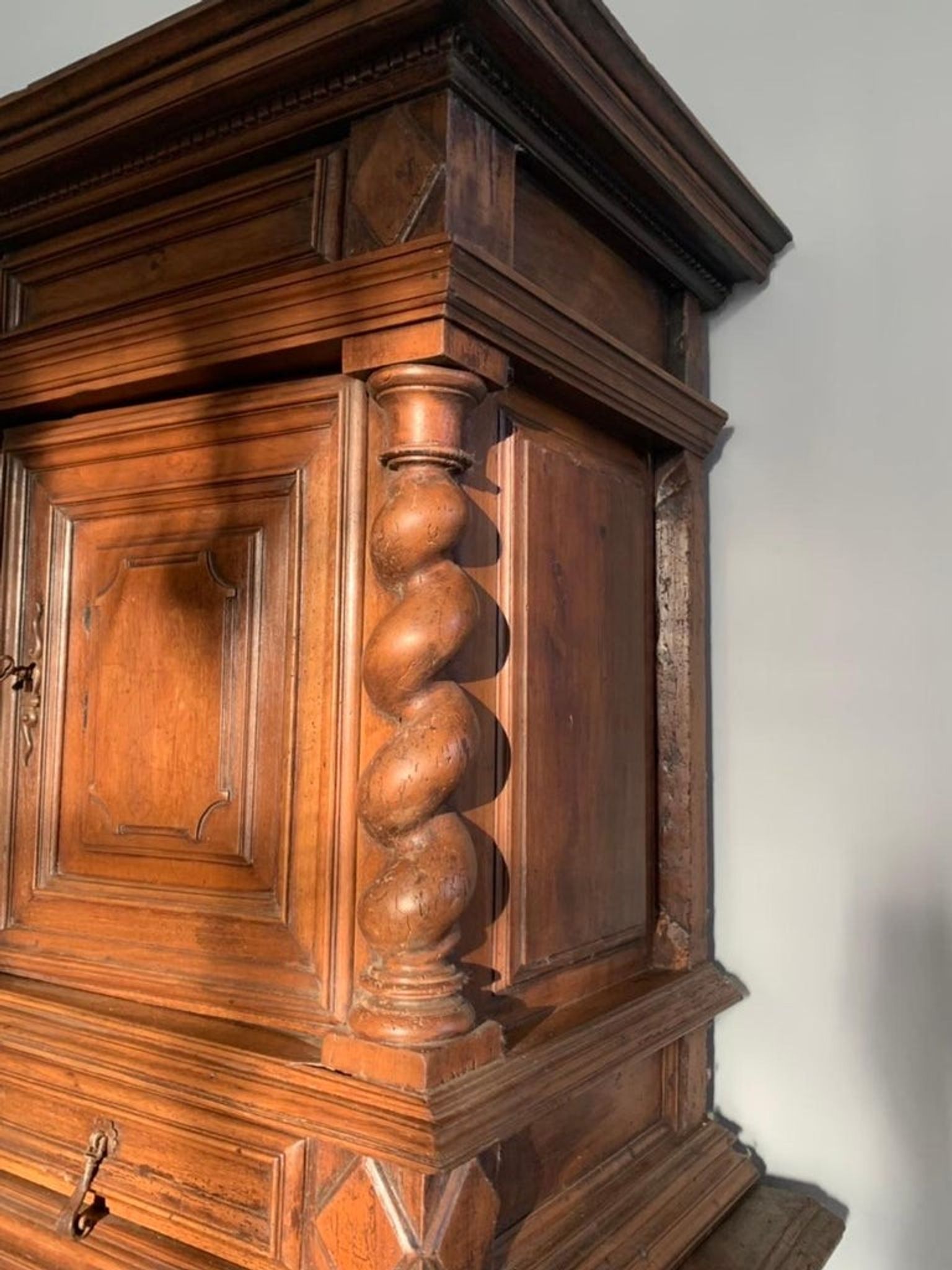 Buffet 2 corps, style louis xiii, xviième siècle