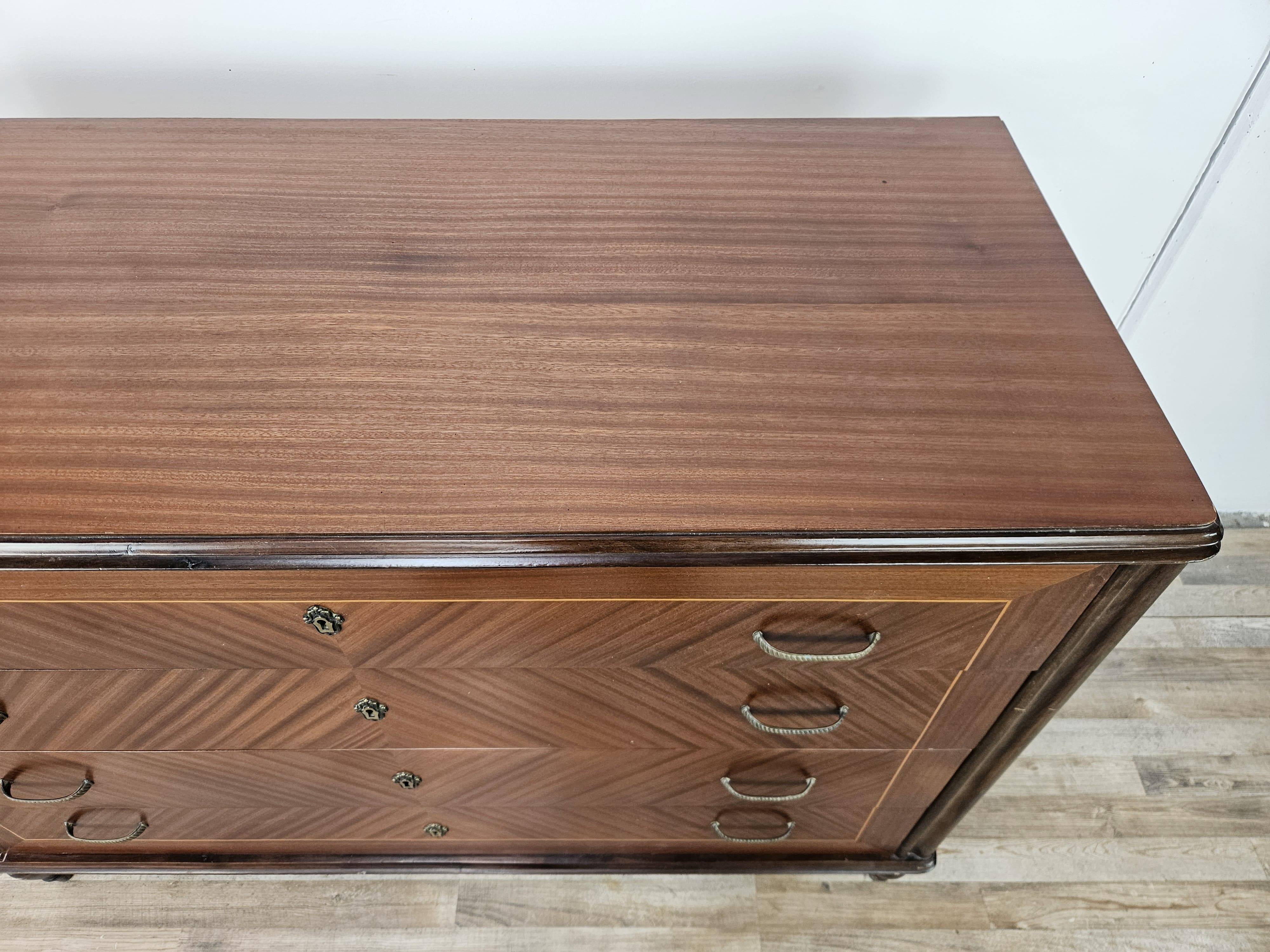 Commode des années 1980 en noyer, palissandre et érable.