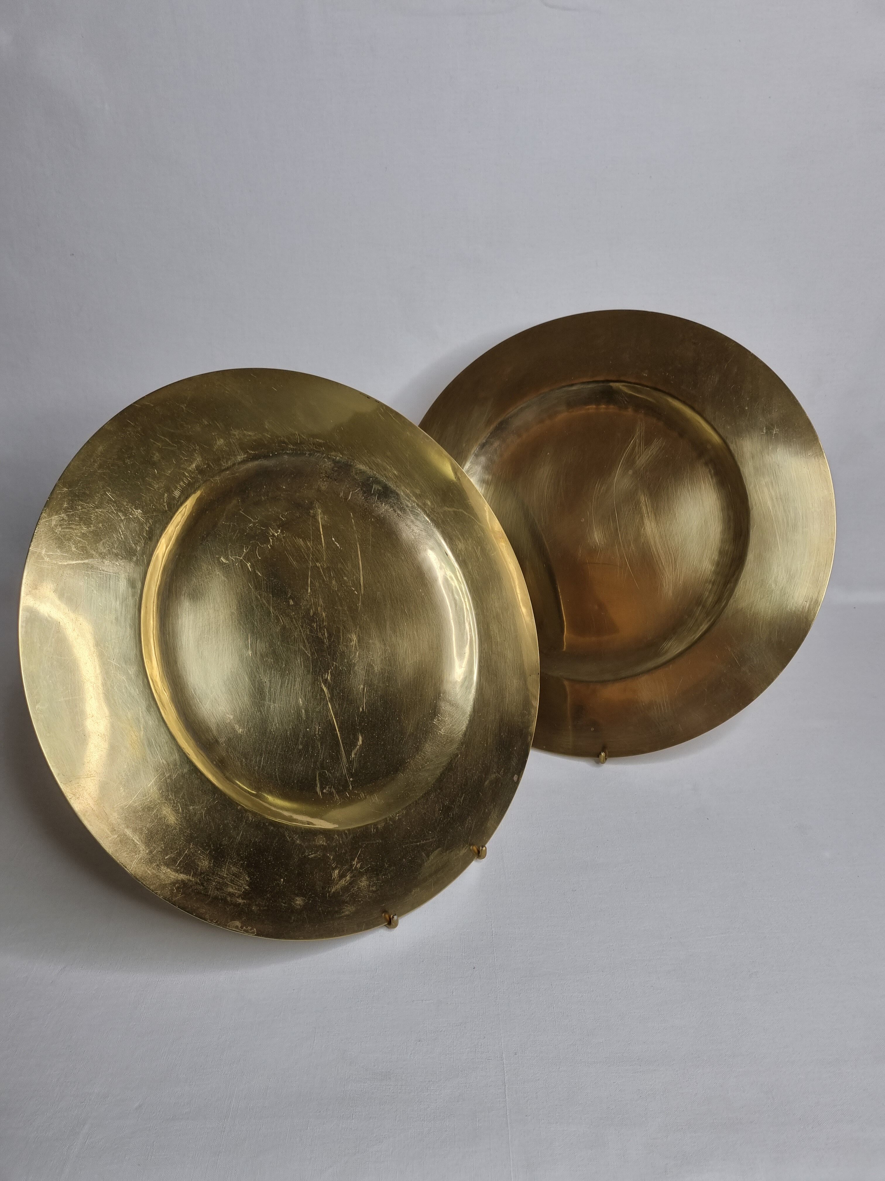 Two dishes in solid brass, 35 cm
