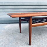 Table basse danoise en teck GJ106 de Grete Jalk