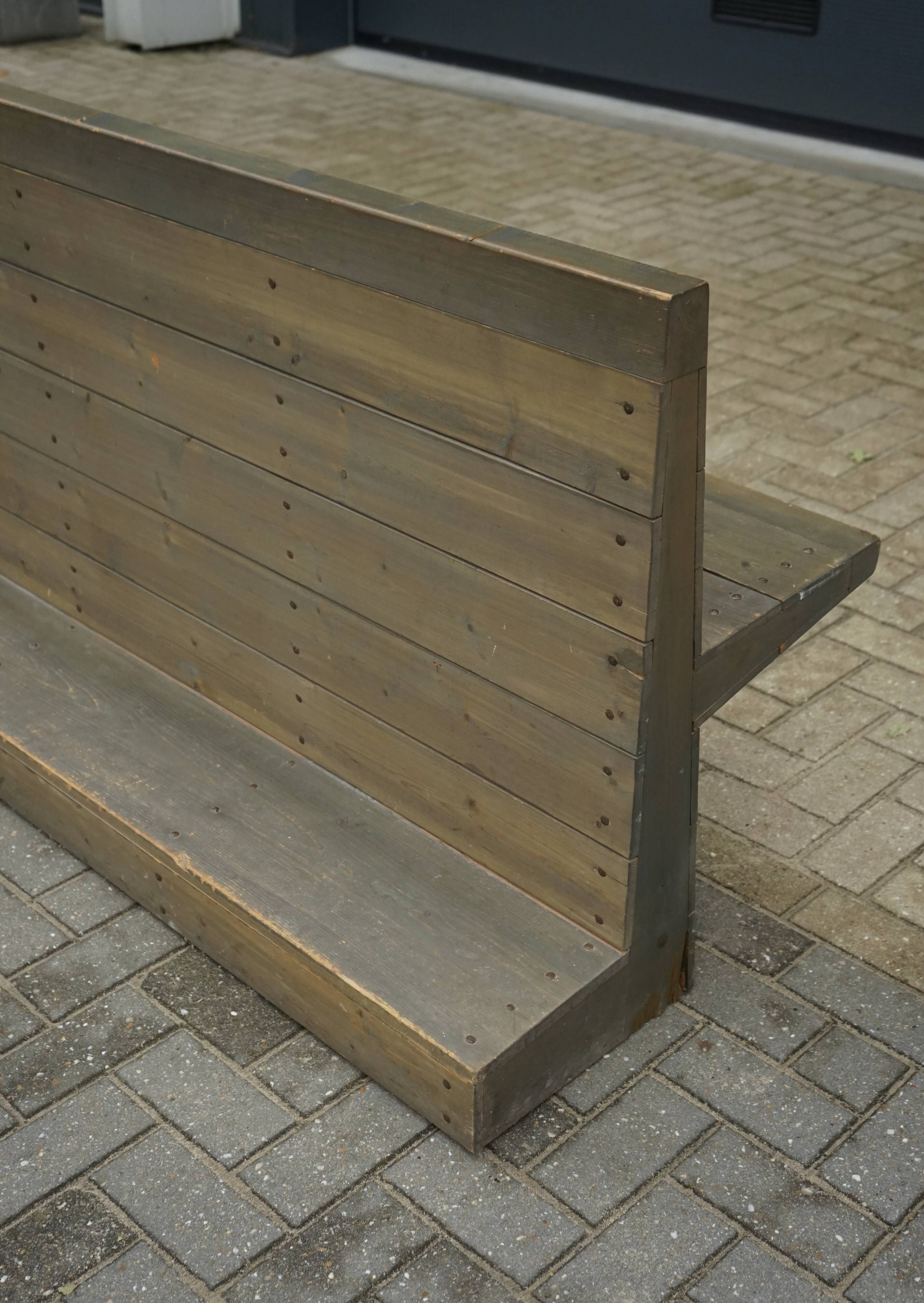 Banc d'école Bossche par Dom Hans van der Laan, 1964