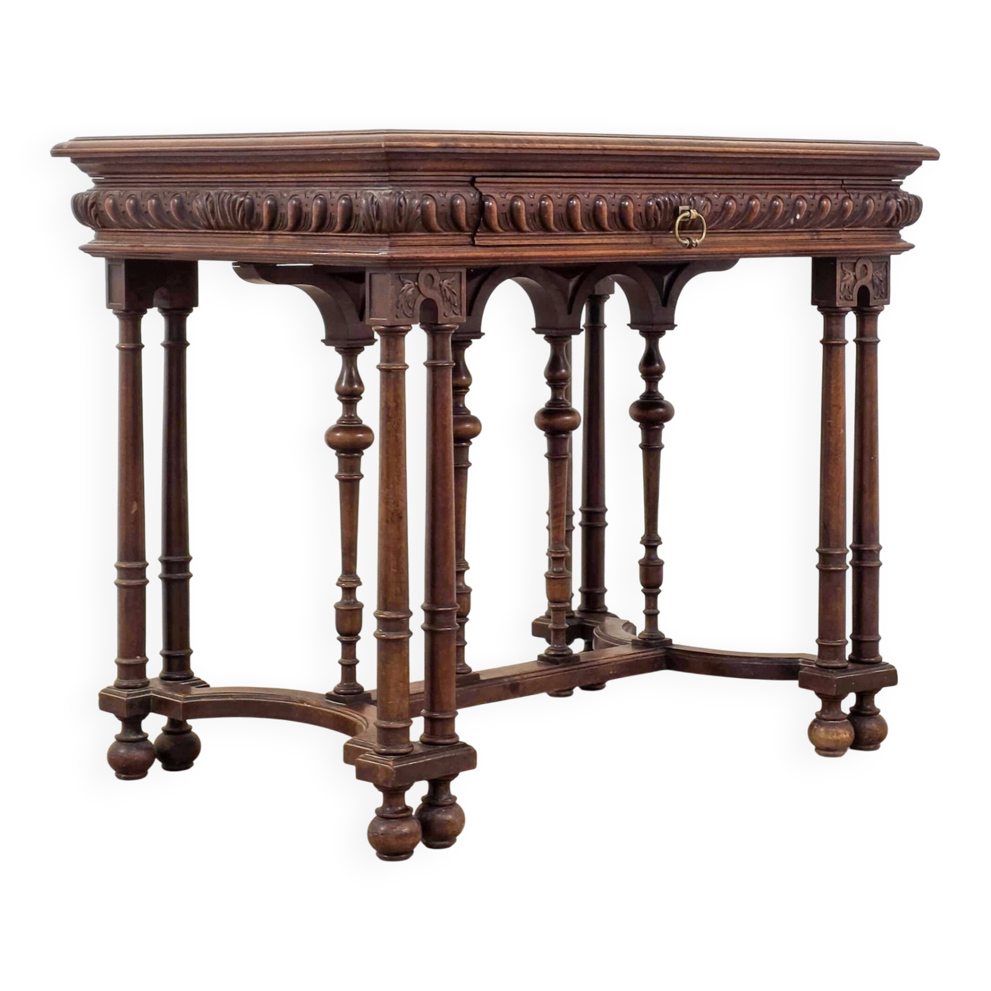 Bureau d’écrivain en noyer sculpté de style Renaissance, fin du XIXe siècle