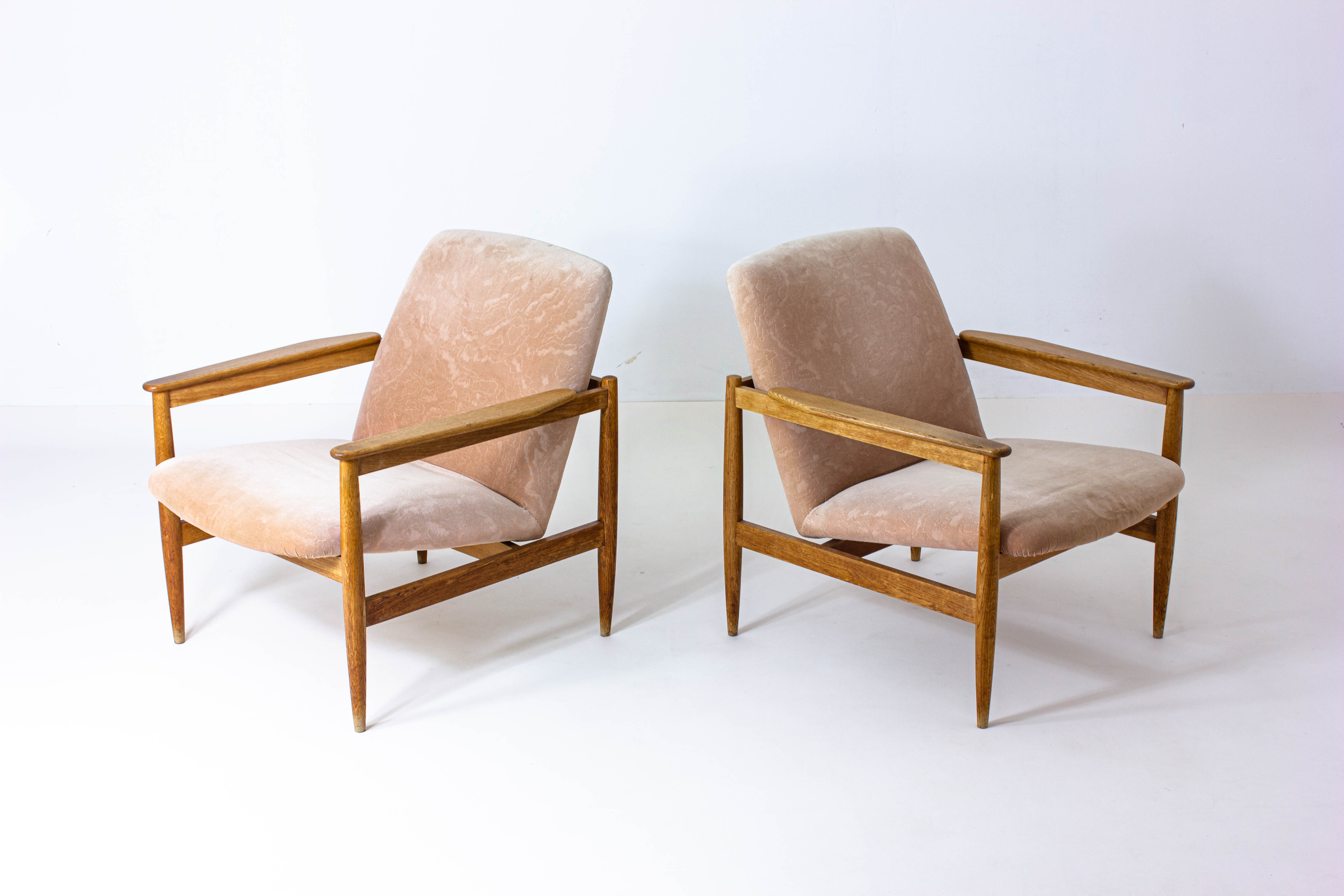 Ensemble de deux fauteuils danois en tissu rose