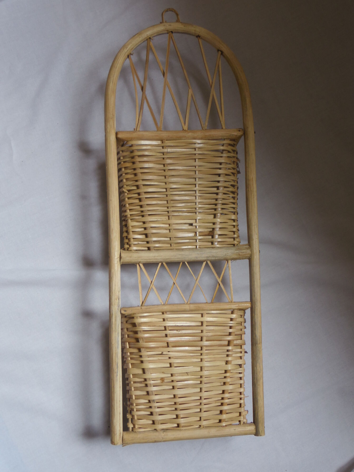 Door e-mail has suspending wicker