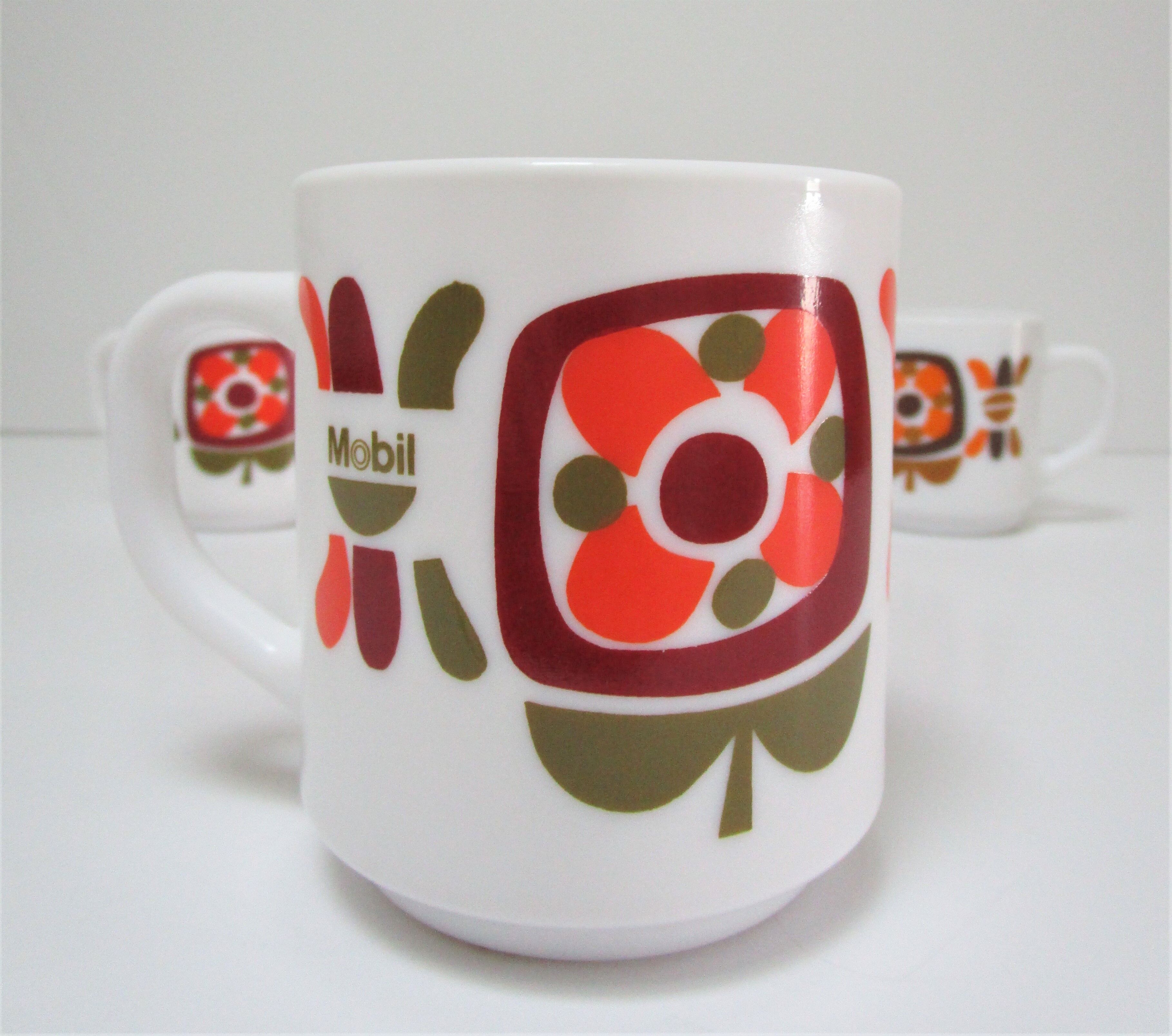 Three mugs and two cups decoration flowers design Jean-Charles Meunier 70s