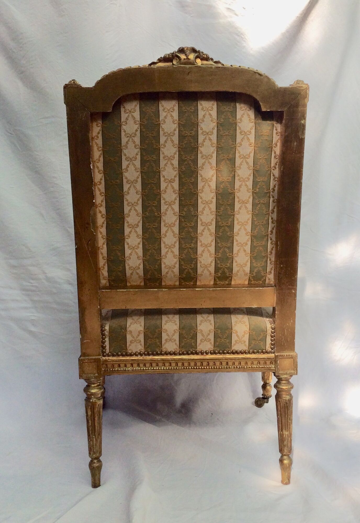 Queen's chair in gilded wood Louis XVI style