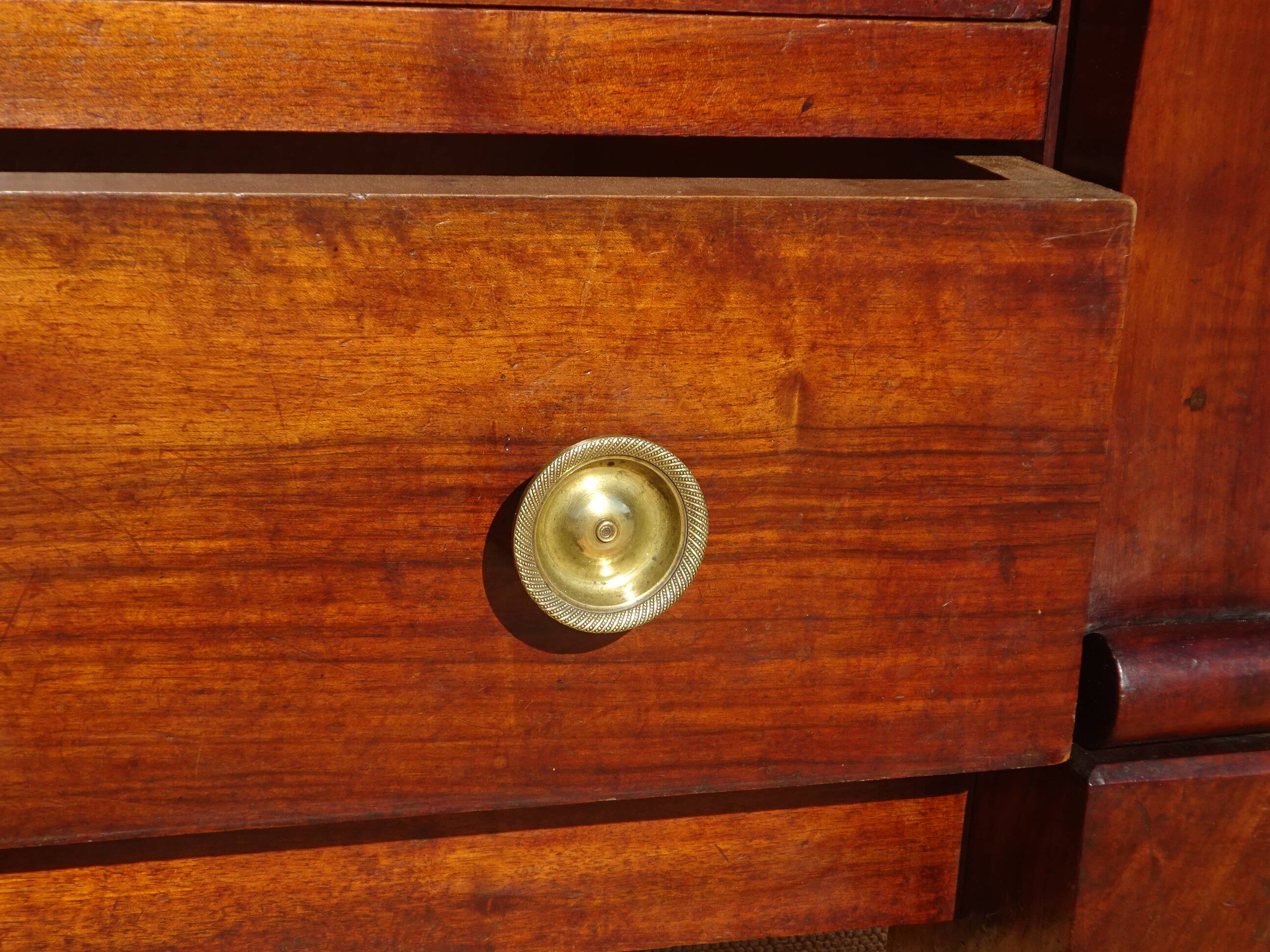 Crossed walnut chest of drawers