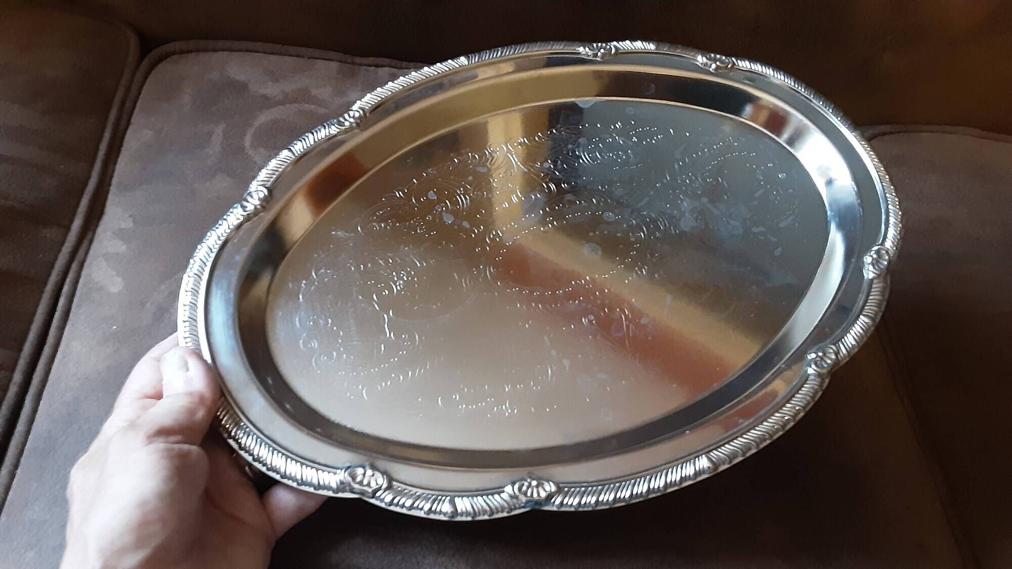 Oval metal plate