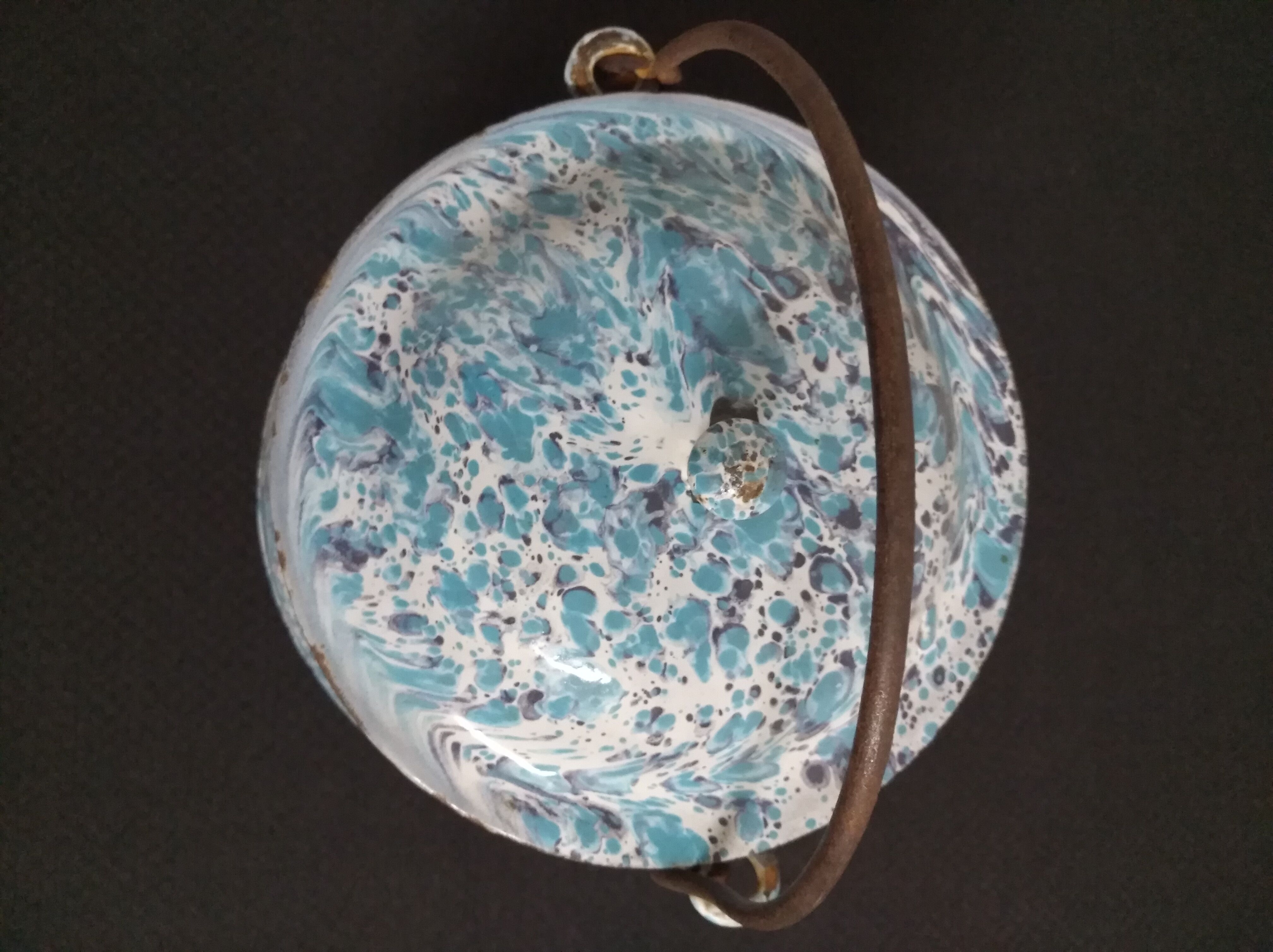 Enamelled pot