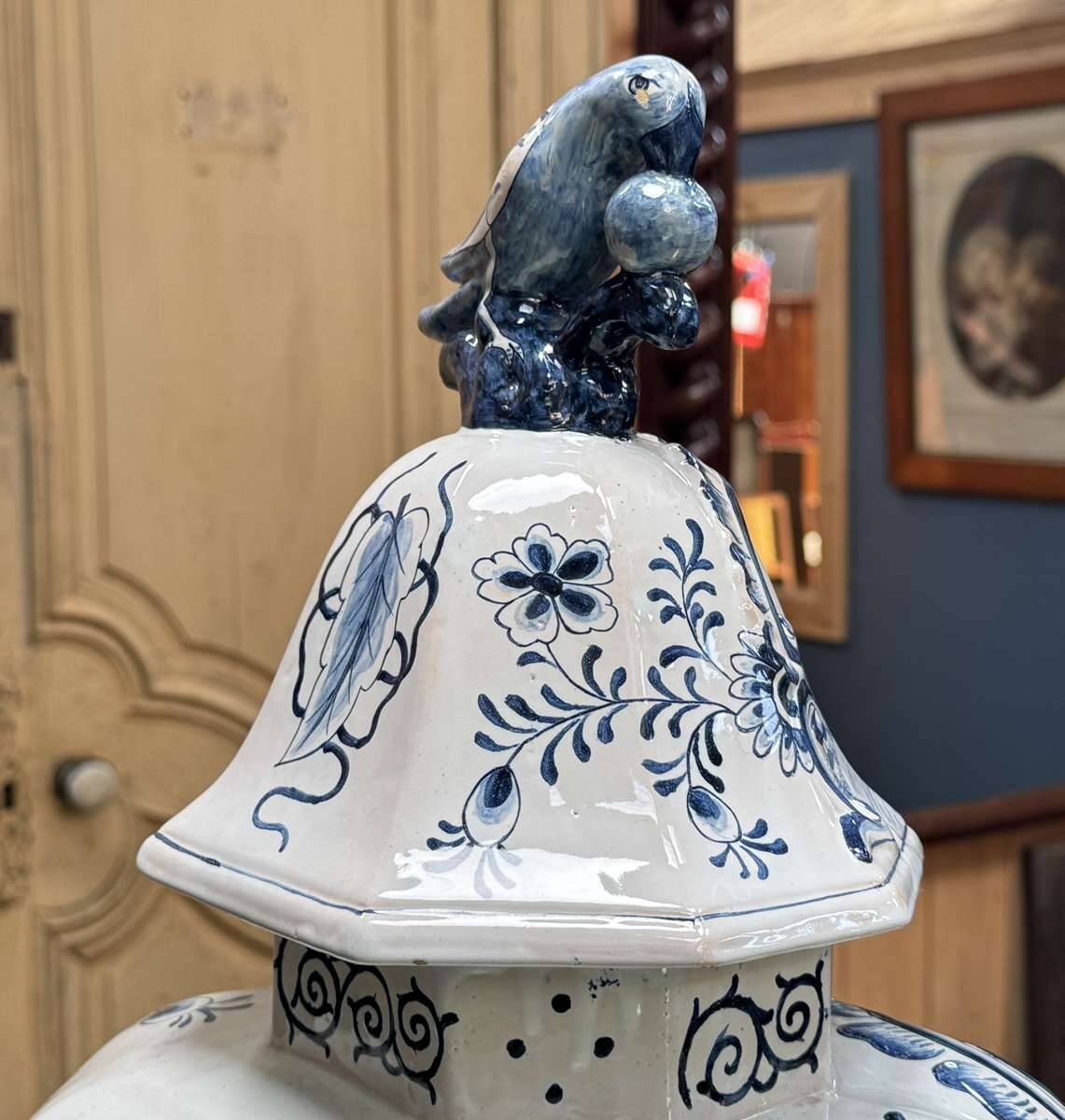 Large baluster vase with parrot - Holland, Delft 19th century