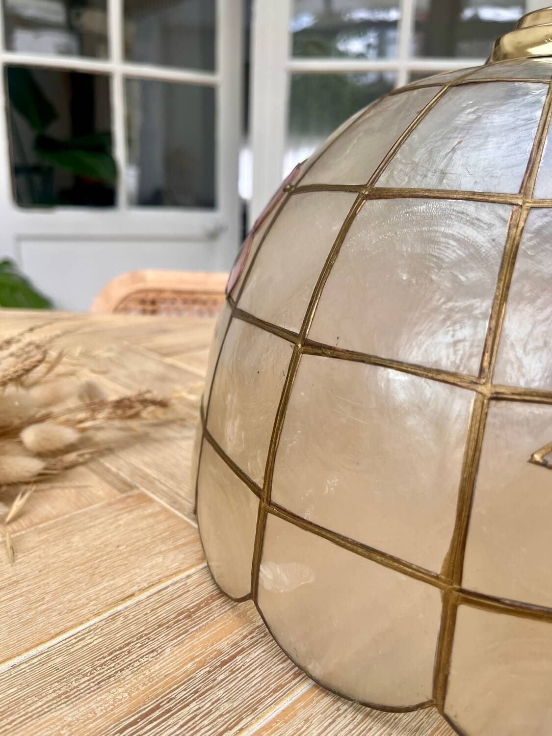 Mother-of-pearl pendant "Belle"