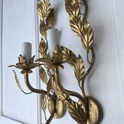 Pair of Italian wall sconces in gilded metal – Stylized foliage