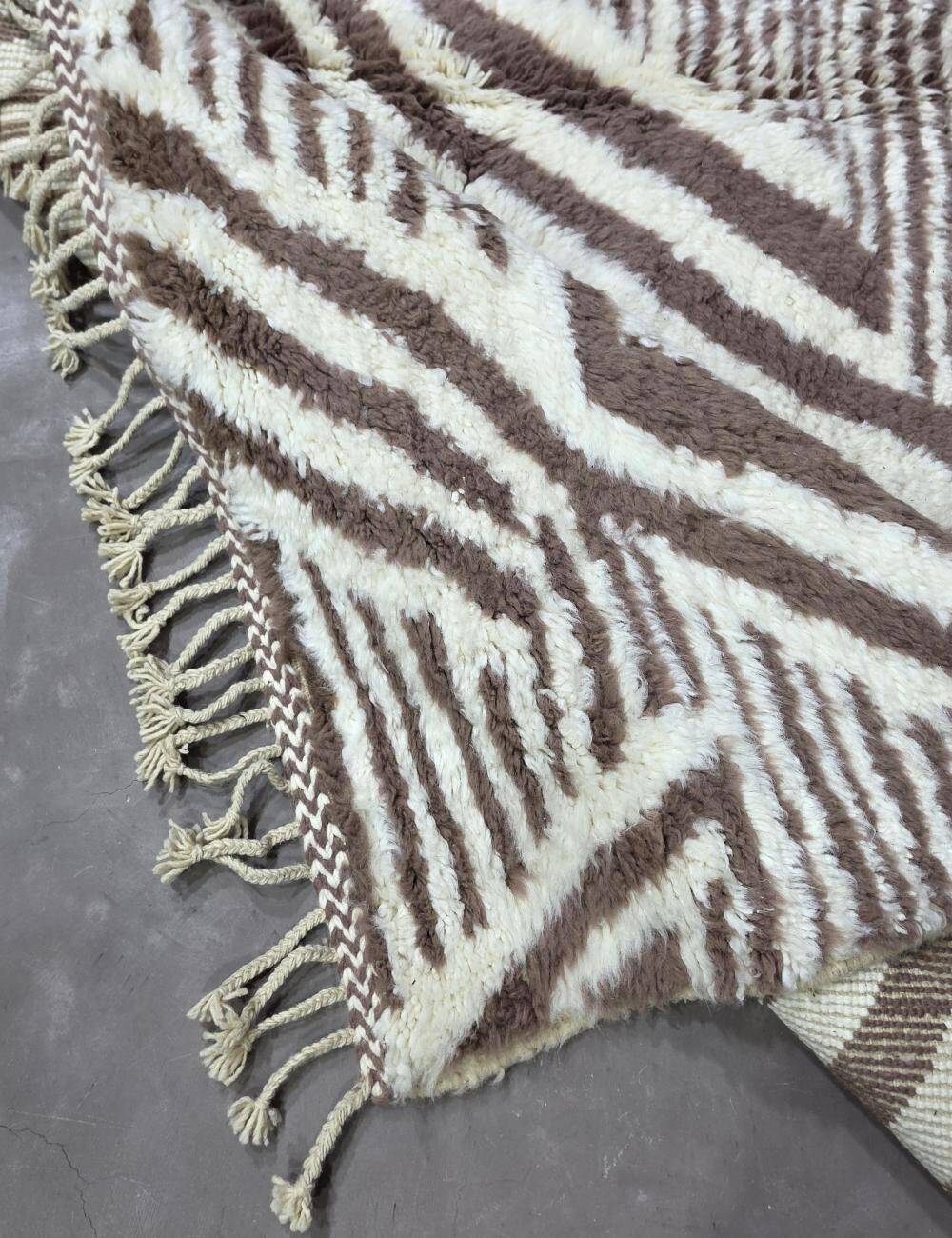 Contemporary Moroccan rug - 300 x 246 cm