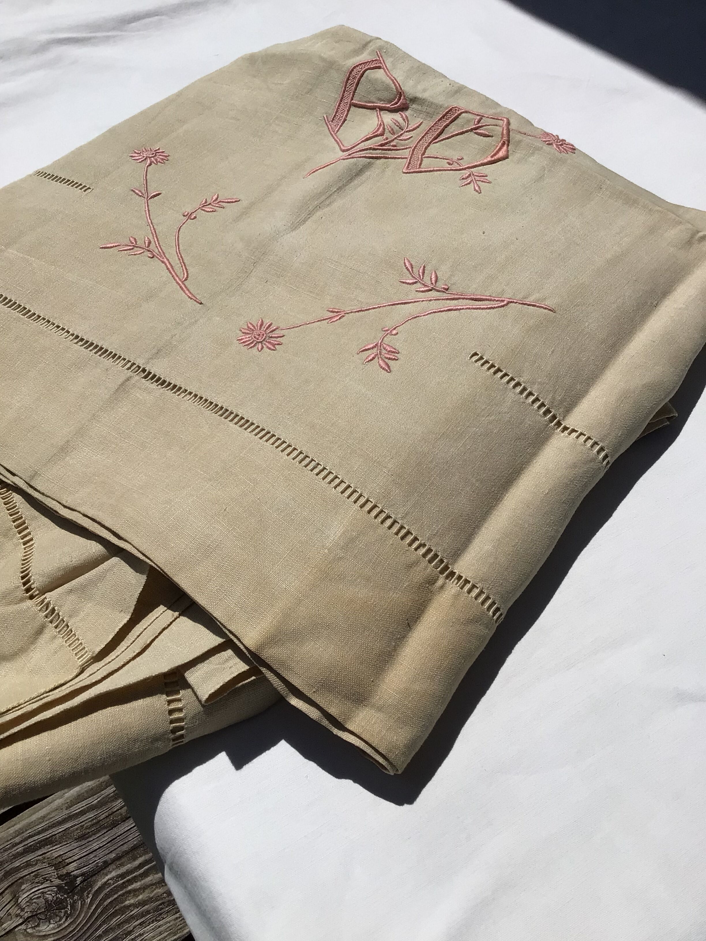 Sheet 2 places linen new embroidered BD pink dark beige canvas